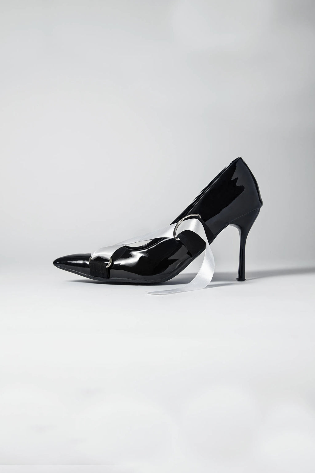 Ribbon Pumps White