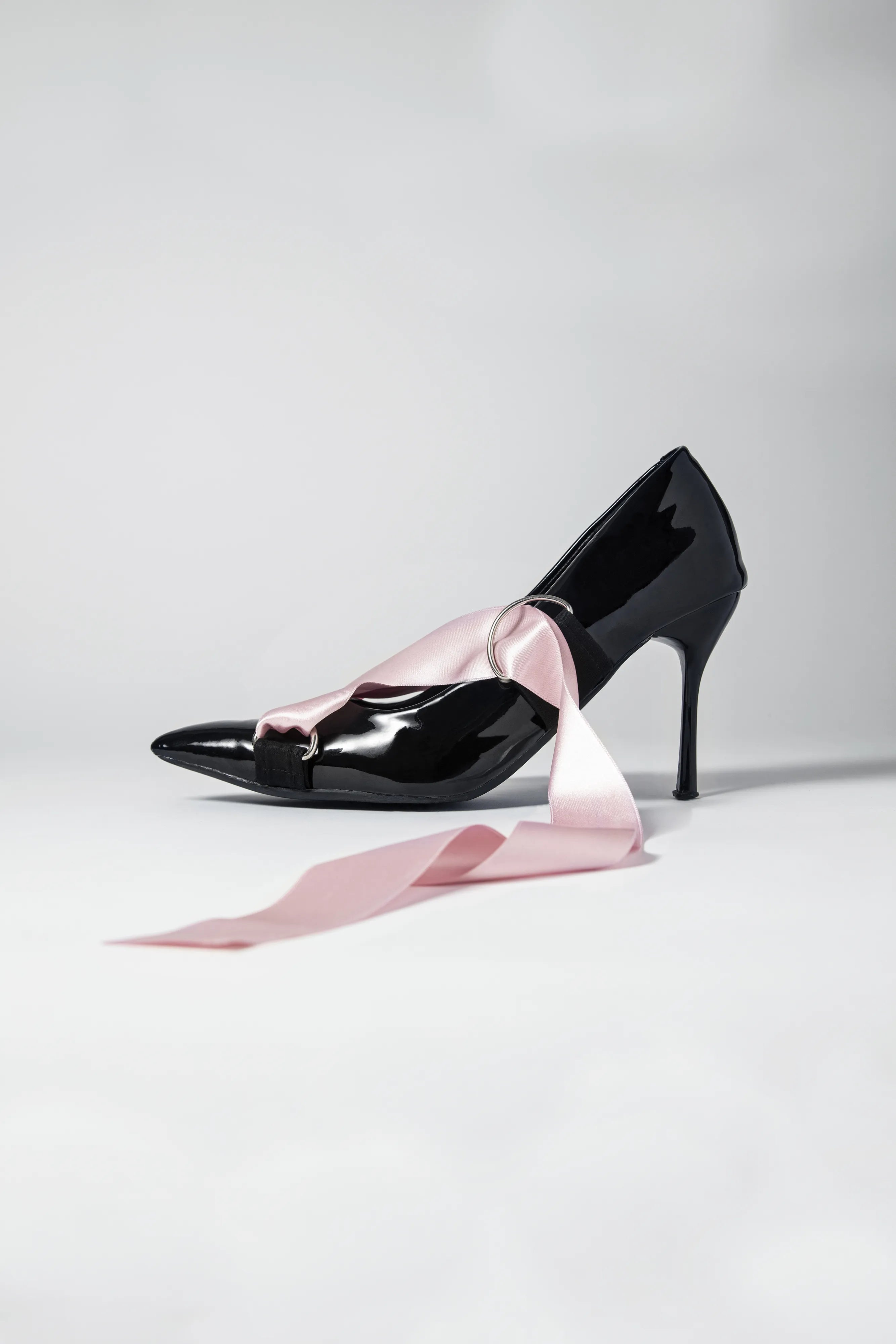 Ribbon Pumps White